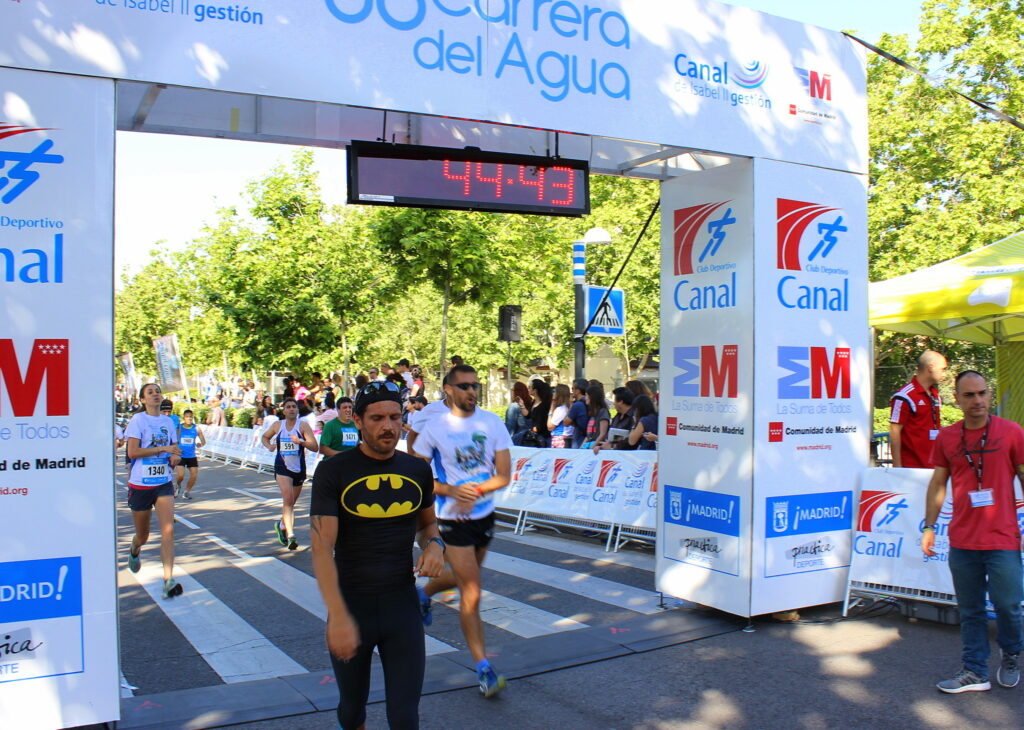 Batman tampoco faltó a la cita.