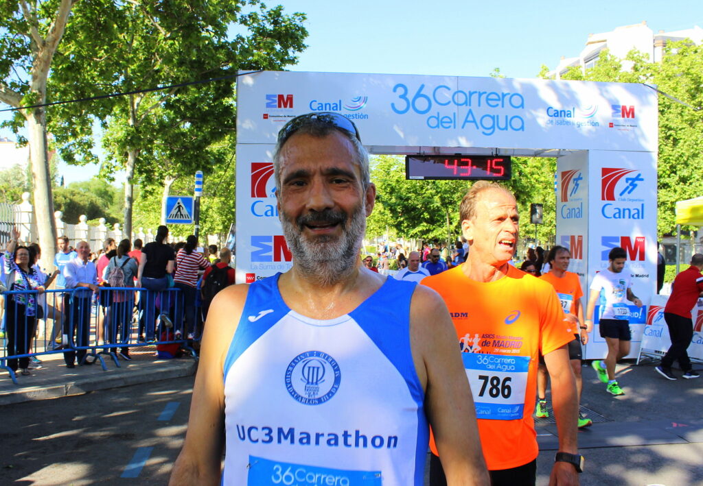 Nuestro amigo José Manuel Torralba en la meta de los 8 Km.