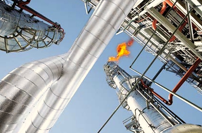 Los potentes compresores AERZEN son extremadamente duraderos y garantizan un funcionamiento fiable. Esto beneficia, entre otros sectores, a la industria química y petroquímica.